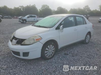 2008 NISSAN VERSA 1.8 S 3N1BC11E98L355511 - główne zdjęcie licytacji z USA - miniatura