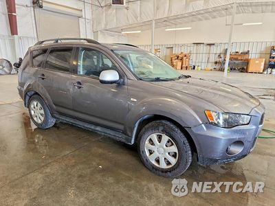 Czwarte zdjęcie samochodu z boku: 2012 MITSUBISHI OUTLANDER ES VIN:JA4AS2AW0CU000553 - miniatura