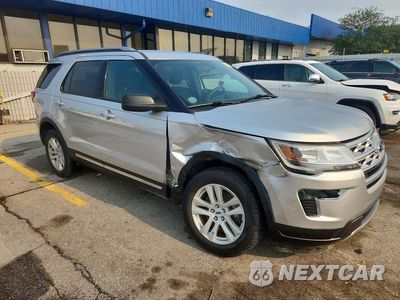Czwarte zdjęcie samochodu z boku: 2019 FORD EXPLORER XLT VIN:1FM5K8D80KGA95602 - miniatura