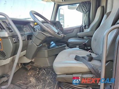 Zdjęcie 7 z 13 samochodu: 2019 VOLVO VNL SEMI TRUCK VIN:4V4NC9EH1KN873637 - miniatura