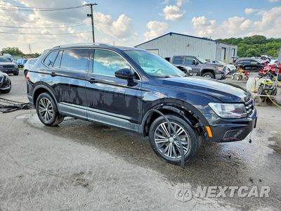 Czwarte zdjęcie samochodu z boku: 2019 VOLKSWAGEN TIGUAN SE VIN:3VV2B7AX7KM175631 - miniatura