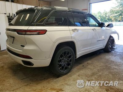 Trzecie zdjęcie samochodu z tyłu: 2025 JEEP GRAND CHEROKEE SUMMIT VIN:1C4RJHEG8S8718747 - miniatura