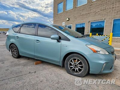 Czwarte zdjęcie samochodu z boku: 2013 TOYOTA PRIUS V THREE VIN:JTDZN3EU4D3232658 - miniatura