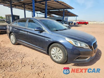Czwarte zdjęcie samochodu z boku: 2017 HYUNDAI SONATA HYBRID SE VIN:KMHE24L36HA067779 - miniatura