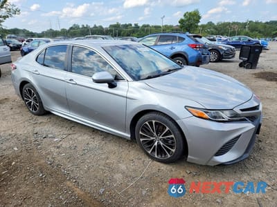 Czwarte zdjęcie samochodu z boku: 2018 TOYOTA CAMRY SE VIN:4T1B11HK8JU529915 - miniatura