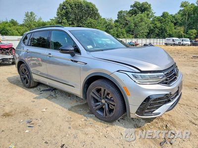 Czwarte zdjęcie samochodu z boku: 2023 VOLKSWAGEN TIGUAN SE R-LINE BLACK VIN:3VV8B7AX0PM039987 - miniatura