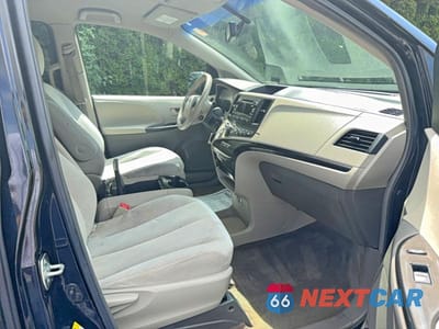 Piąte zdjęcie samochodu w środku: 2013 TOYOTA SIENNA LE VIN:5TDKK3DC7DS308522 - miniatura