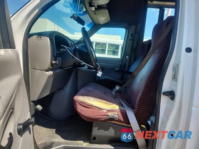 Zdjęcie 7 z 13 samochodu: 1998 FORD ECONOLINE E350 CUTAWAY VAN VIN:1FDSE30F0WHB67268 - miniatura