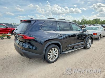 Trzecie zdjęcie samochodu z tyłu: 2025 TOYOTA GRAND HIGHLANDER PLATINUM VIN:5TDAAAB54SS085070 - miniatura