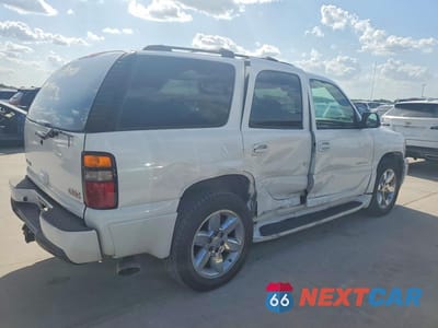 Trzecie zdjęcie samochodu z tyłu: 2004 GMC YUKON DENALI VIN:1GKEK63U54J273067 - miniatura