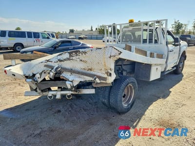 Trzecie zdjęcie samochodu z tyłu: 2023 FORD F350 SUPER DUTY VIN:1FDRF3HT9PEC44552 - miniatura