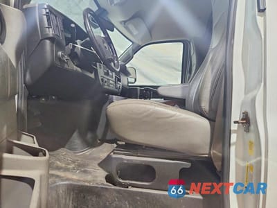 Zdjęcie 7 z 13 samochodu: 2020 CHEVROLET EXPRESS G2500 VIN:1GCWGAFG0L1242219 - miniatura