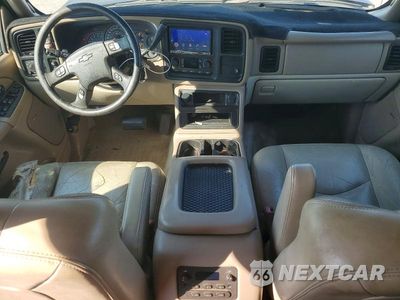 Zdjęcie 8 z 13 samochodu: 2005 CHEVROLET SUBURBAN C1500 VIN:3GNEC16Z15G269580 - miniatura