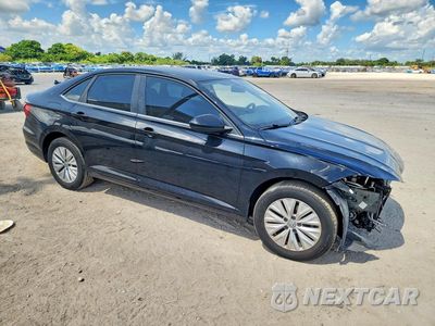 Czwarte zdjęcie samochodu z boku: 2019 VOLKSWAGEN JETTA S VIN:3VWCB7BU0KM248102 - miniatura