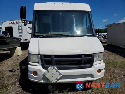 Piąte zdjęcie samochodu w środku: 2013 ISUZU NPR HD - DELIVERY VAN VIN:JALB4T170D7W01673 - miniatura