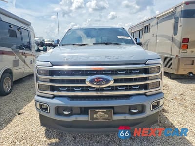 Piąte zdjęcie samochodu w środku: 2024 FORD F350 SUPER DUTY VIN:1FT8W3BM1REF20680 - miniatura