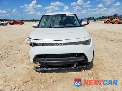 Piąte zdjęcie samochodu w środku: 2023 KIA SOUL LX VIN:KNDJ23AU4P7860647 - miniatura