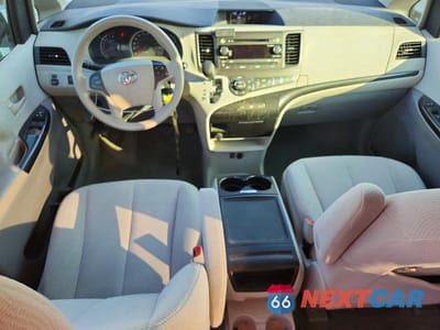 Zdjęcie 8 z 14 samochodu: 2014 TOYOTA SIENNA LE VIN:5TDKK3DC1ES430875 - miniatura