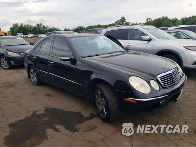 Czwarte zdjęcie samochodu z boku: 2004 MERCEDES-BENZ E 500 4MATIC VIN:WDBUF83J44X162938 - miniatura