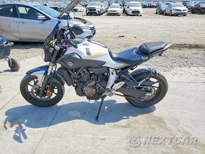 Trzecie zdjęcie samochodu z tyłu: 2017 YAMAHA FZ07 VIN:JYARM06E3HA011610 - miniatura