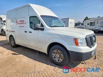 Czwarte zdjęcie samochodu z boku: 2019 NISSAN NV 2500 HD SV VIN:1N6BF0LY8KN801741 - miniatura