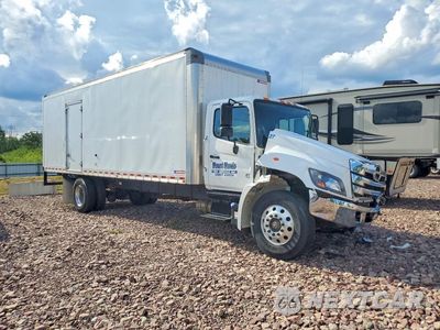 Czwarte zdjęcie samochodu z boku: 2025 HINO L6 BOX TRUCK VIN:5PVNJ7AV4S5T59119 - miniatura