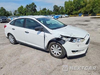 Czwarte zdjęcie samochodu z boku: 2016 FORD FOCUS S VIN:1FADP3E27GL289062 - miniatura