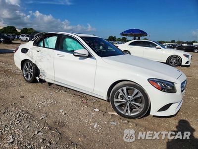 Czwarte zdjęcie samochodu z boku: 2019 MERCEDES-BENZ C 300 VIN:55SWF8DB7KU319272 - miniatura