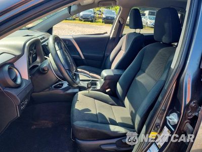 Zdjęcie 7 z 13 samochodu: 2018 TOYOTA RAV4 LE VIN:JTMBFREV6JJ251245 - miniatura