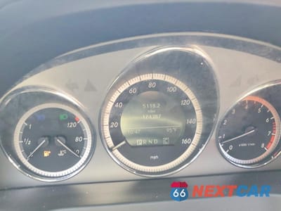 Zdjęcie 9 z 12 samochodu: 2010 MERCEDES-BENZ C 300 VIN:WDDGF5EB2AR103122 - miniatura