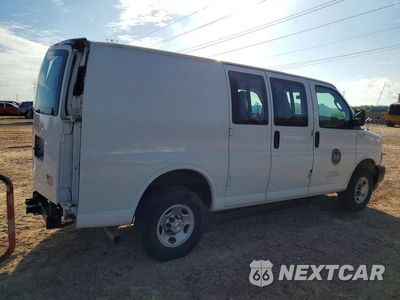 Trzecie zdjęcie samochodu z tyłu: 2021 CHEVROLET EXPRESS 2500 DELIVERY VAN VIN:1GCWGAFP0M1243288 - miniatura