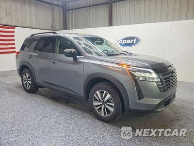 Czwarte zdjęcie samochodu z boku: 2026 NISSAN PATHFINDER SL VIN:5N1DR3CS1TC259133 - miniatura