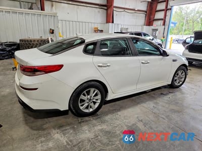 Trzecie zdjęcie samochodu z tyłu: 2019 KIA OPTIMA LX VIN:5XXGT4L39KG370724 - miniatura