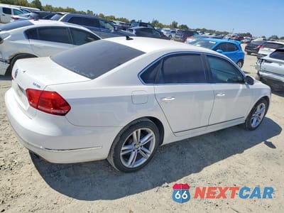 Trzecie zdjęcie samochodu z tyłu: 2012 VOLKSWAGEN PASSAT SEL VIN:1VWCM7A39CC079431 - miniatura