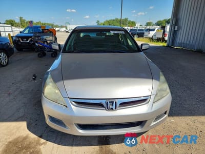 Piąte zdjęcie samochodu w środku: 2007 HONDA ACCORD LX VIN:1HGCM56437A132166 - miniatura