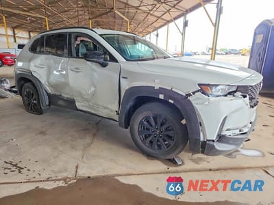 Czwarte zdjęcie samochodu z boku: 2025 MAZDA CX-50 PREMIUM VIN:7MMVAADW4SN132935 - miniatura