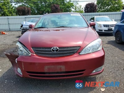 Piąte zdjęcie samochodu w środku: 2004 TOYOTA CAMRY XLE VIN:4T1BE30K24U286988 - miniatura