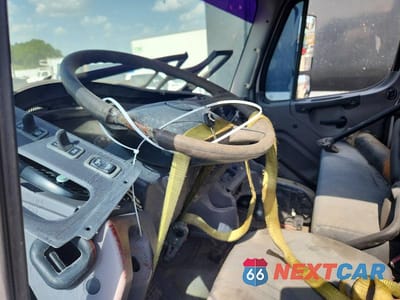 Zdjęcie 9 z 13 samochodu: 2015 FREIGHTLINER M2 106 MED VIN:1FUBCXCY7FHGJ9940 - miniatura