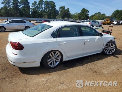 Trzecie zdjęcie samochodu z tyłu: 2018 VOLKSWAGEN PASSAT SE VIN:1VWBA7A34JC007960 - miniatura