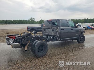 Trzecie zdjęcie samochodu z tyłu: 2021 RAM 3500 TRADESMAN VIN:3C63RRGL6MG667865 - miniatura