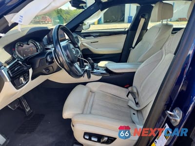 Zdjęcie 7 z 12 samochodu: 2019 BMW M550XI VIN:WBAJB9C53KB288918 - miniatura