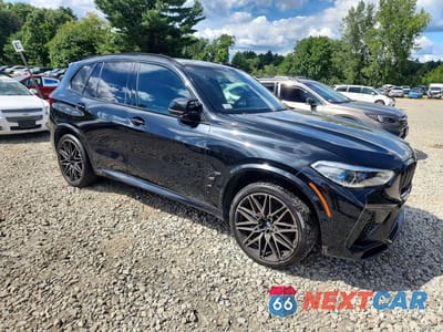 Czwarte zdjęcie samochodu z boku: 2020 BMW X5 M VIN:5YMJU0C04L9D54103 - miniatura