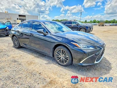 Czwarte zdjęcie samochodu z boku: 2024 LEXUS ES 350 BASE VIN:58ADZ1B14RU162047 - miniatura