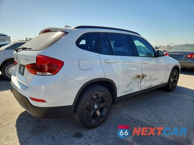 Trzecie zdjęcie samochodu z tyłu: 2013 BMW X1 SDRIVE28I VIN:WBAVM1C51DVW46211 - miniatura