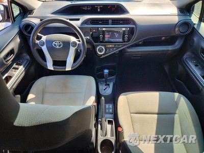 Zdjęcie 8 z 12 samochodu: 2017 TOYOTA PRIUS C ONE VIN:JTDKDTB34H1595012 - miniatura