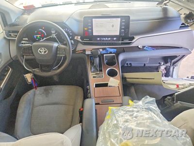 Zdjęcie 8 z 13 samochodu: 2024 TOYOTA SIENNA LE VIN:5TDKRKEC3RS186740 - miniatura