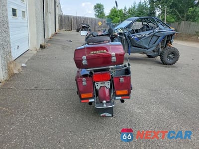 Czwarte zdjęcie samochodu z boku: 1983 HONDA GL1100 I VIN:1HFSC0216DA330950 - miniatura