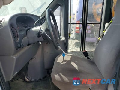 Piąte zdjęcie samochodu w środku: 2004 FORD ECONOLINE E450 SUPER DUTY CUTAWAY VAN VIN:1FDXE45SX4HA70643 - miniatura