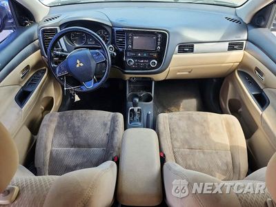 Zdjęcie 8 z 13 samochodu: 2016 MITSUBISHI OUTLANDER SE VIN:JA4AZ3A33GZ065297 - miniatura