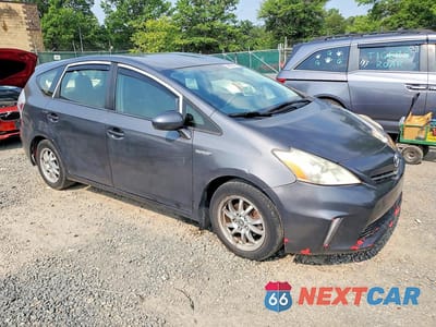 Czwarte zdjęcie samochodu z boku: 2013 TOYOTA PRIUS V TWO VIN:JTDZN3EU2D3257526 - miniatura